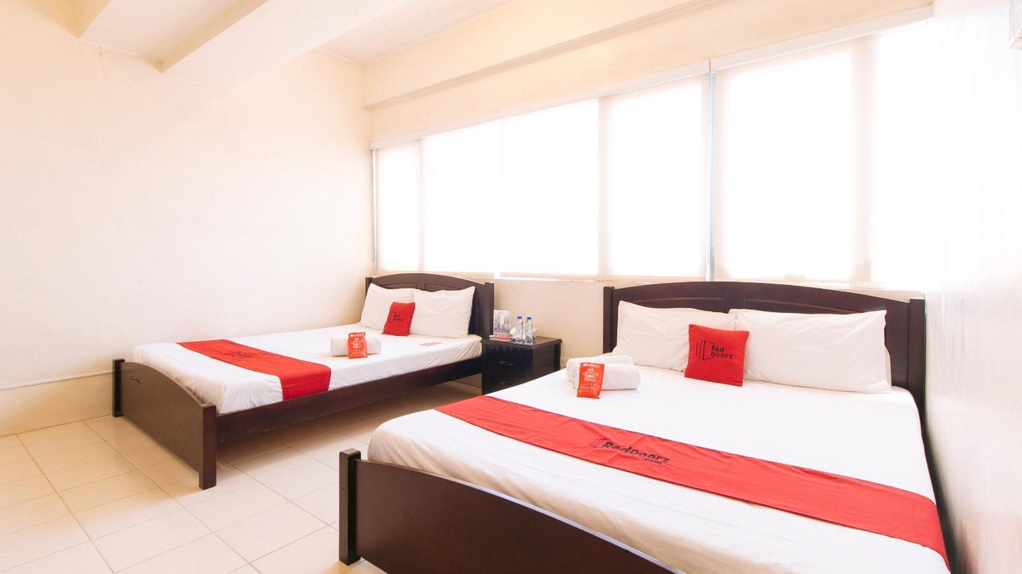 Reddoorz Plus @ E Rodriguez Corner Banawe Bandar Quezon Luaran gambar
