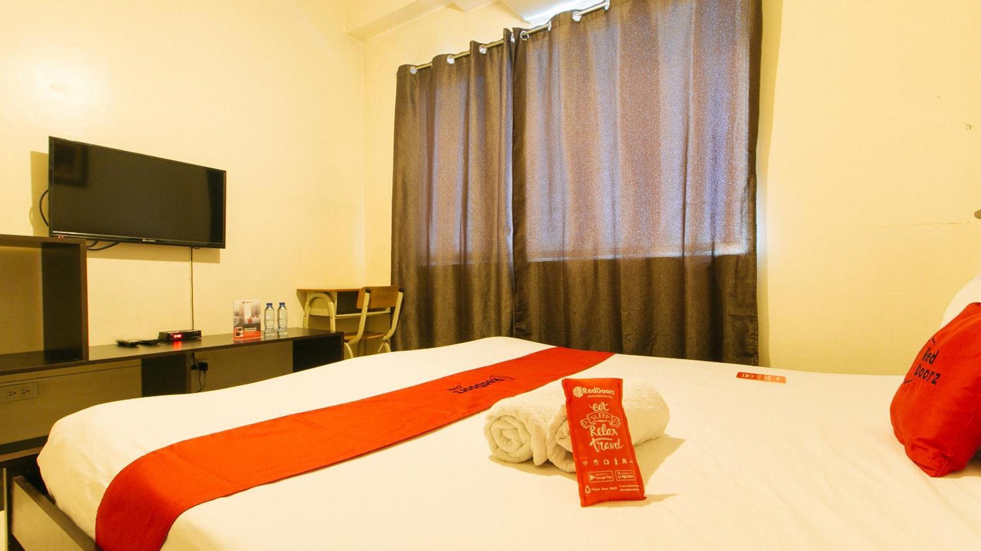 Reddoorz Plus @ E Rodriguez Corner Banawe Bandar Quezon Luaran gambar