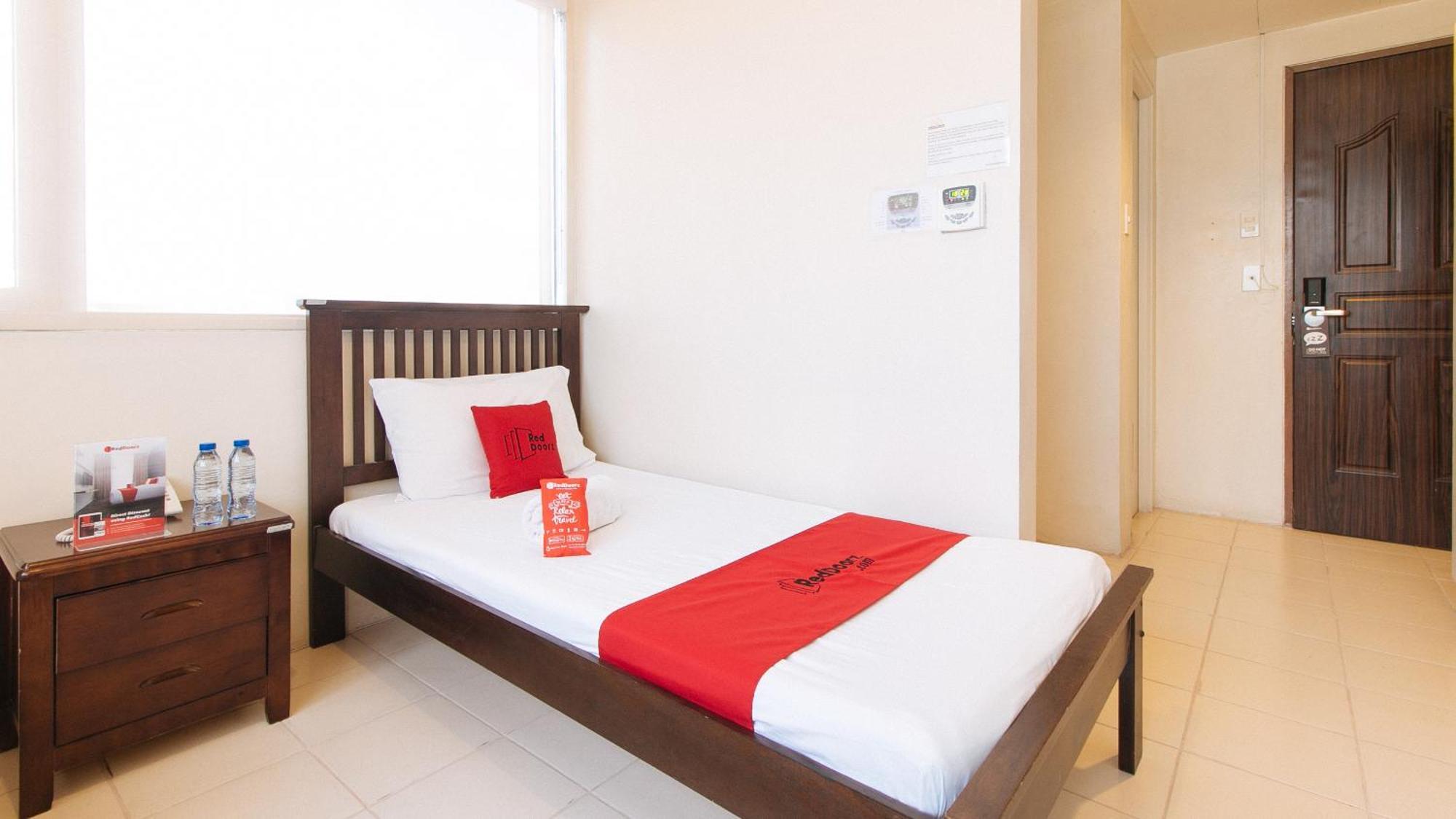 Reddoorz Plus @ E Rodriguez Corner Banawe Bandar Quezon Luaran gambar